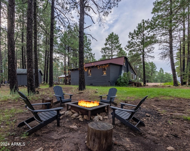 view of yard featuring an outdoor fire pit