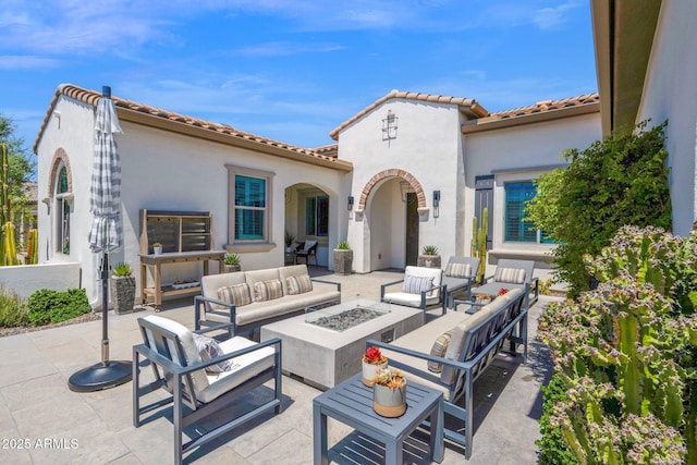 view of patio featuring an outdoor living space with a fire pit