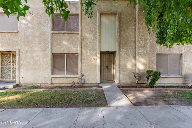 view of exterior entry