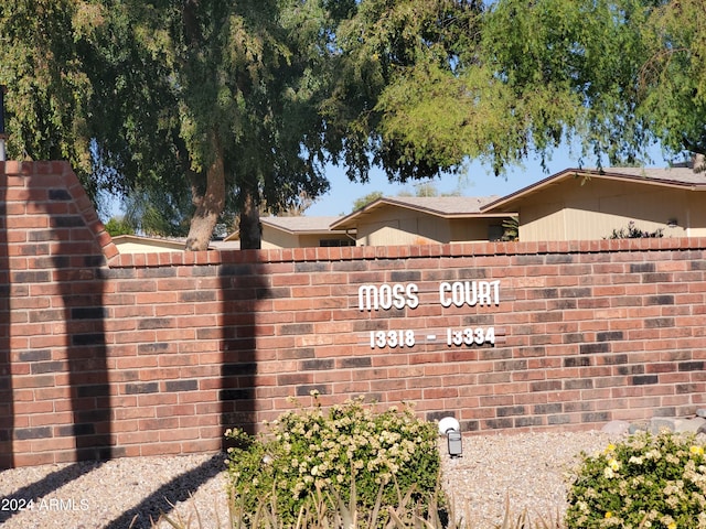 view of community / neighborhood sign