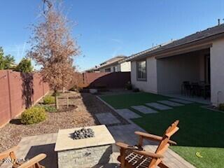 view of yard featuring a fire pit