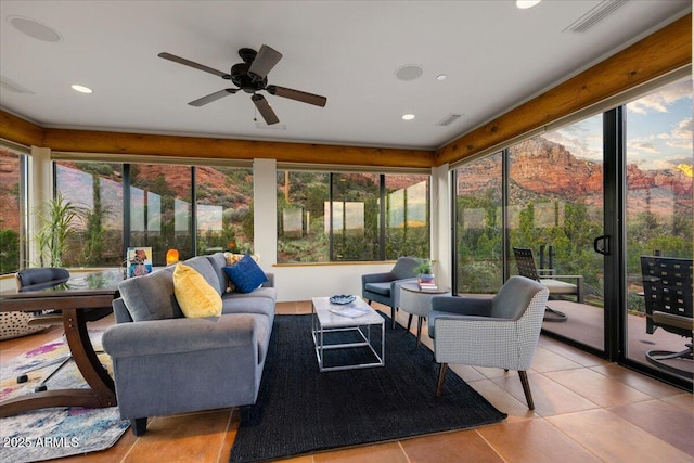 sunroom with ceiling fan