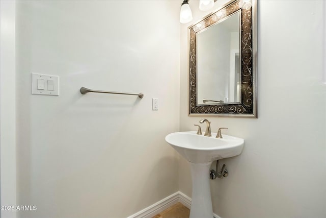 bathroom featuring sink