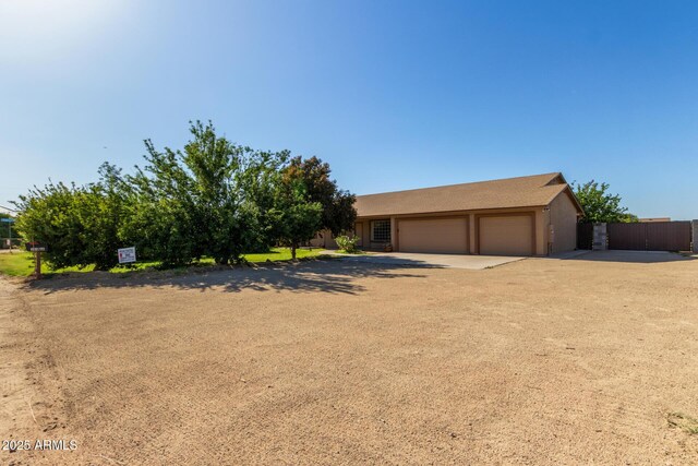 19006 E Karsten Dr, Queen Creek, AZ 85142 - view of front facade featuring driveway and a garage