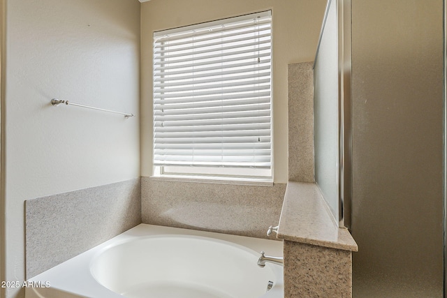 5926 W Questa Dr, Glendale, AZ 85310 - bathroom with a bath