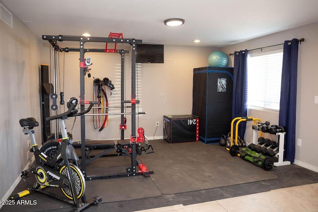 workout room with baseboards, recessed lighting, and visible vents