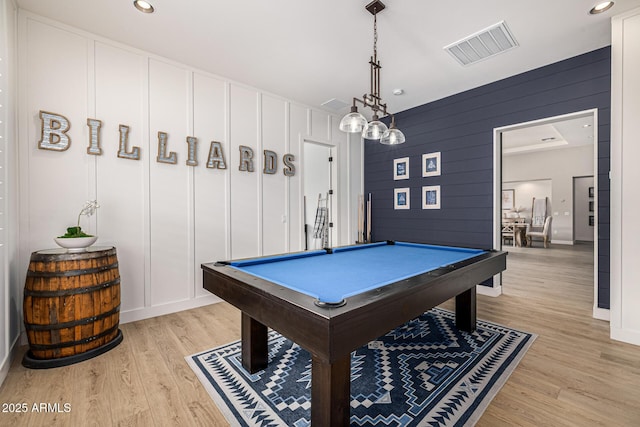 playroom featuring light wood-type flooring, visible vents, recessed lighting, and pool table