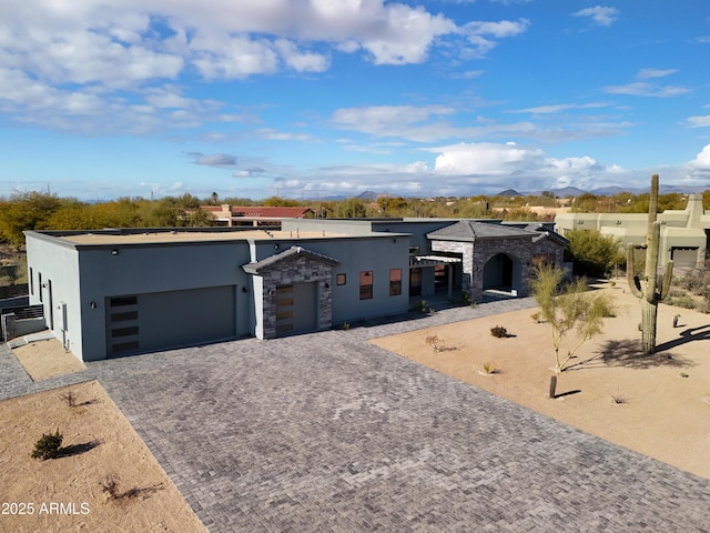 view of front facade with a garage