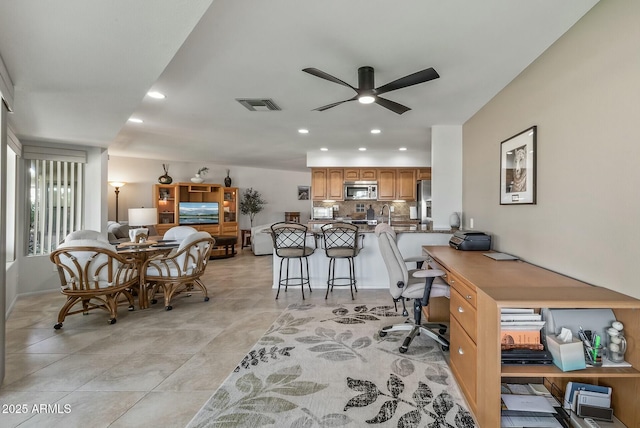 dining space featuring visible vents, recessed lighting, and a ceiling fan