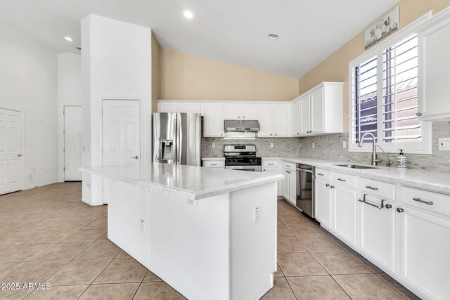 3044 E Sparrow Pl, Chandler, AZ 85286 - kitchen featuring a kitchen island, backsplash, a sink, light tile patterned floors, and stainless steel appliances