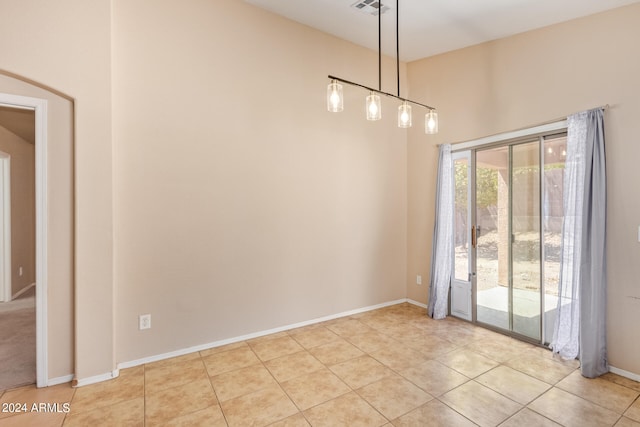 empty room featuring light tile patterned flooring