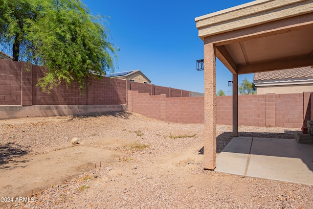 view of yard featuring a patio area