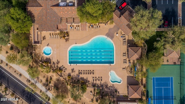 drone / aerial view of a pool
