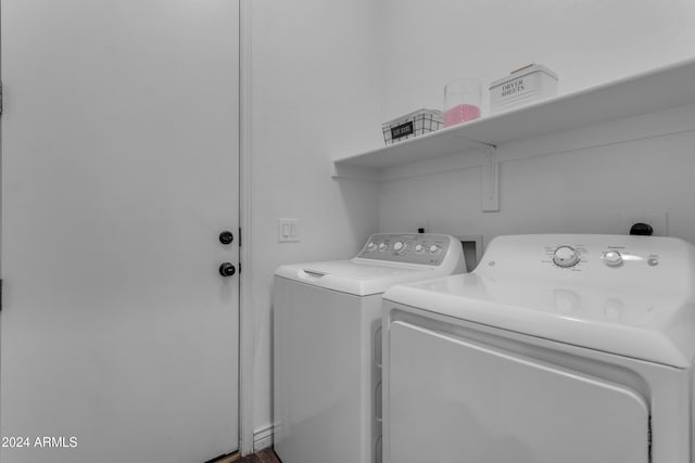 laundry room featuring washer and clothes dryer