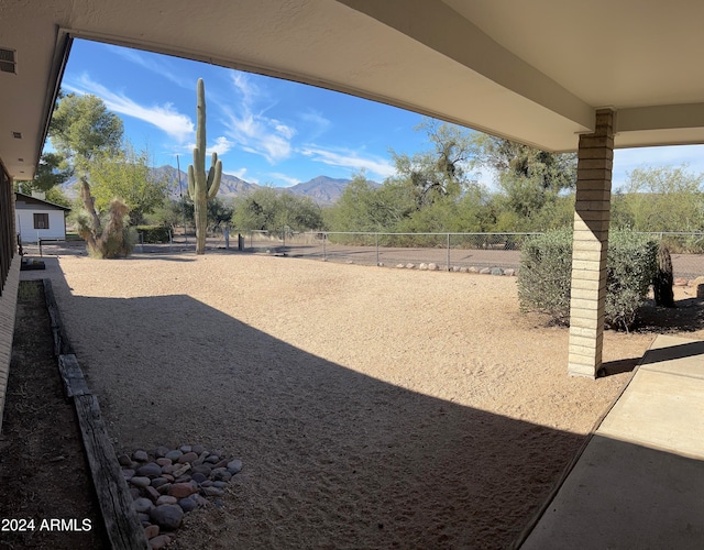 view of yard with a mountain view