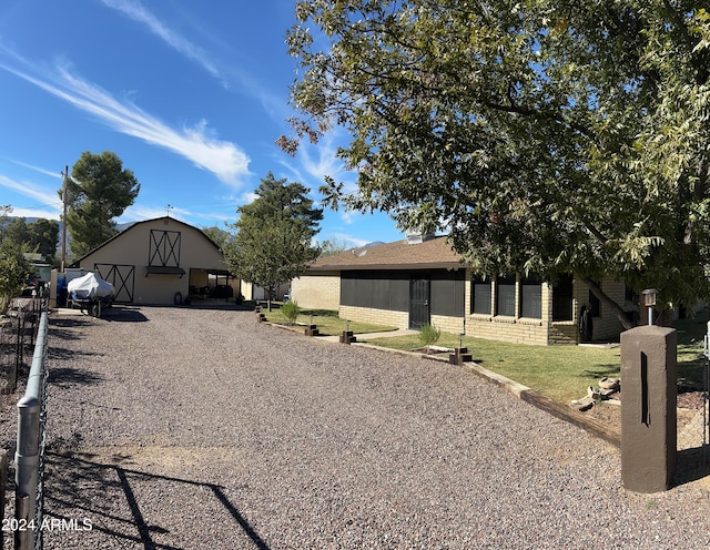 view of front of home featuring an outdoor structure