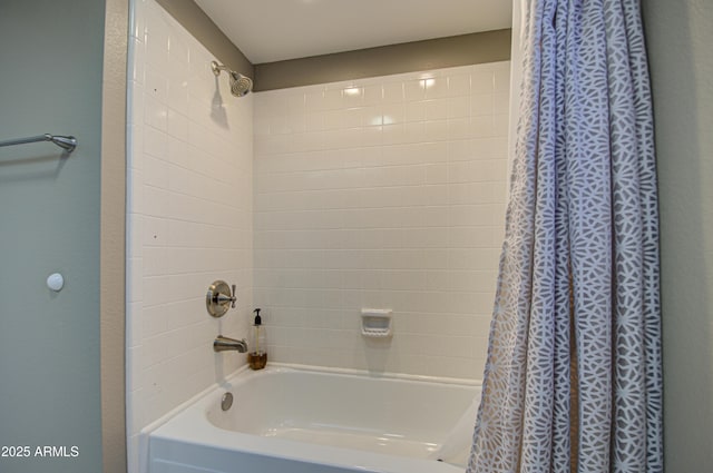 bathroom featuring shower / tub combo