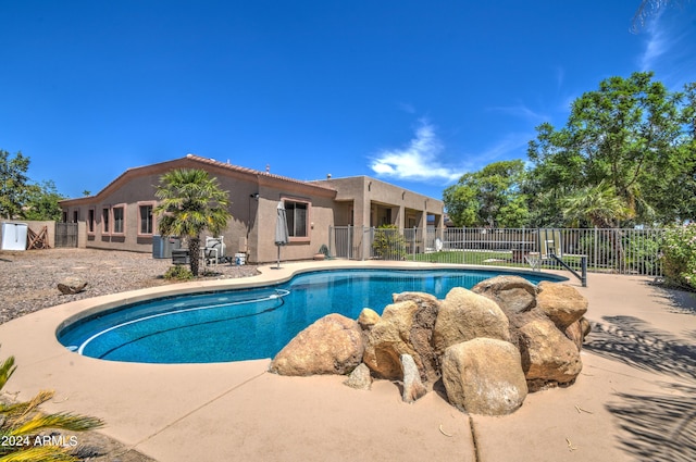 view of swimming pool