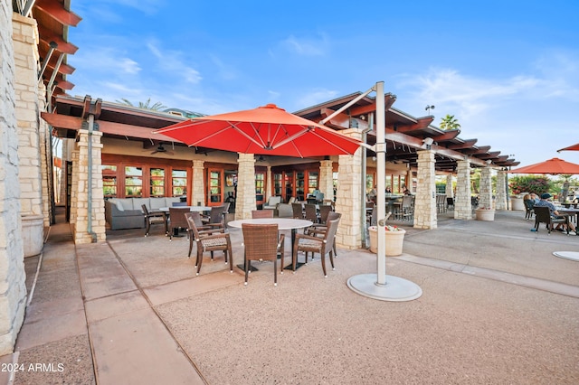 view of patio featuring an outdoor hangout area and ceiling fan