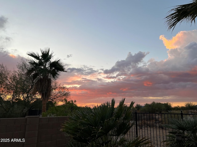 yard at dusk with fence