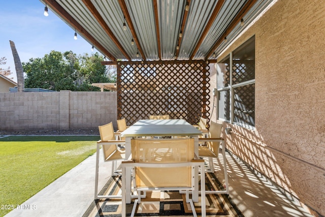 7931 W Shaw Butte Dr, Peoria, AZ 85345 - view of patio / terrace with outdoor dining area and fence