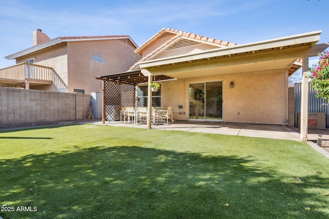 7931 W Shaw Butte Dr, Peoria, AZ 85345 - back of house with a patio area, stucco siding, a yard, and fence