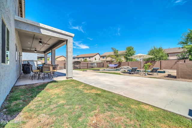 view of yard featuring a patio and ceiling fan