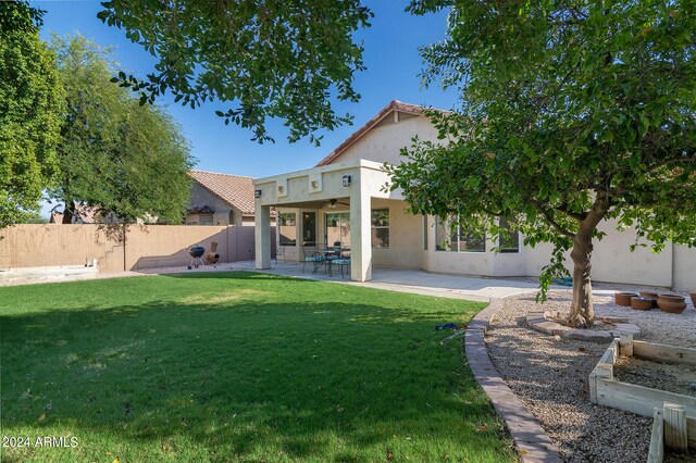 view of yard with a patio