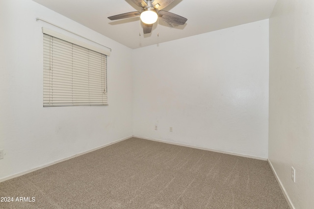 carpeted empty room featuring ceiling fan