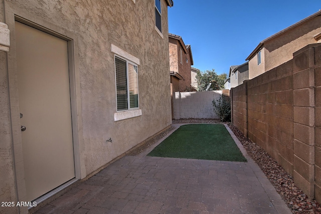 view of yard with a patio