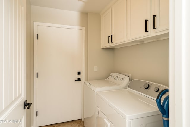 washroom featuring cabinets and washing machine and dryer