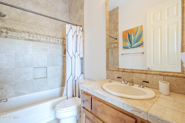 8248 E Arroyo Hondo Rd, Scottsdale, AZ 85266 - bathroom featuring toilet, shower / bathtub combination with curtain, vanity, and tasteful backsplash