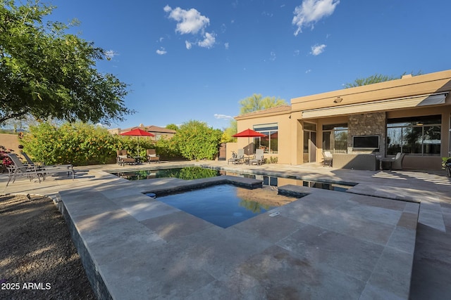 8248 E Arroyo Hondo Rd, Scottsdale, AZ 85266 - swimming pool with a patio area
