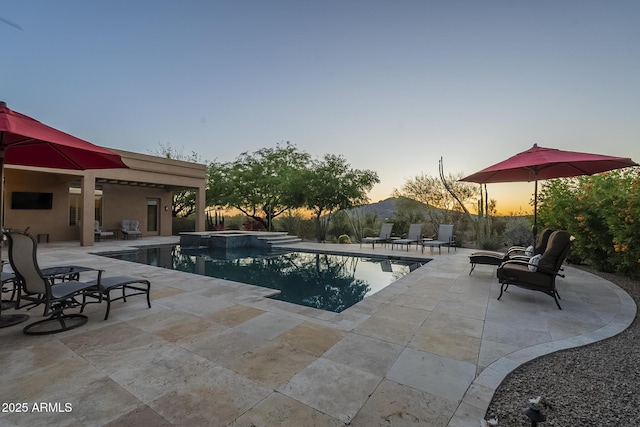 8248 E Arroyo Hondo Rd, Scottsdale, AZ 85266 - view of pool featuring a patio and a pool with connected hot tub