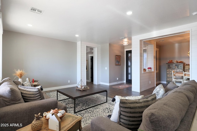 living room featuring recessed lighting, visible vents, baseboards, and wood finished floors