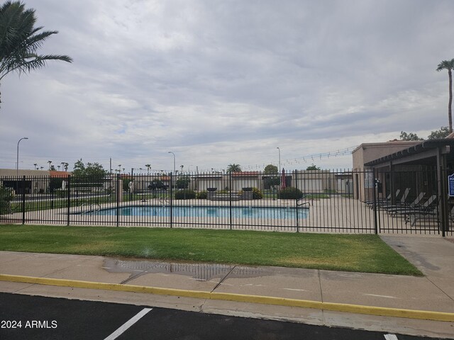 view of swimming pool