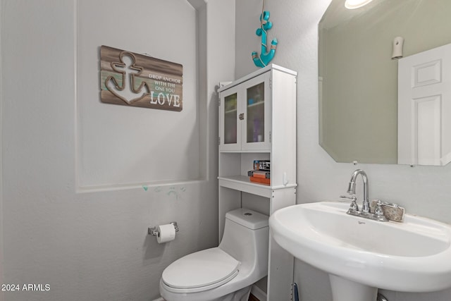 bathroom featuring toilet and sink