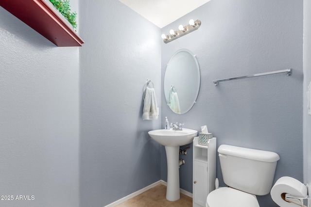 1350 S Greenfield Rd Unit 1005, Mesa, AZ 85206 - half bathroom with toilet, a sink, tile patterned flooring, and baseboards
