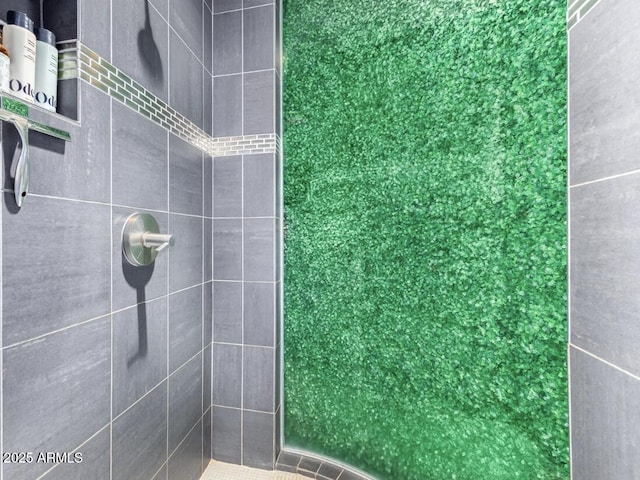 bathroom with a tile shower