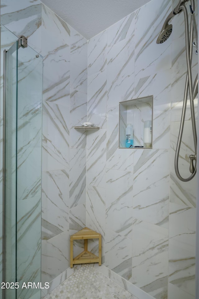 bathroom featuring tiled shower