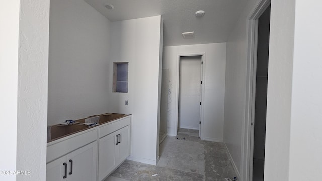 bathroom featuring concrete flooring