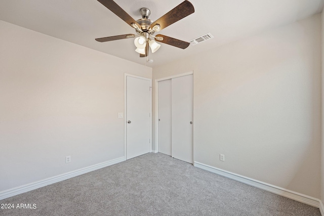 carpeted spare room with ceiling fan