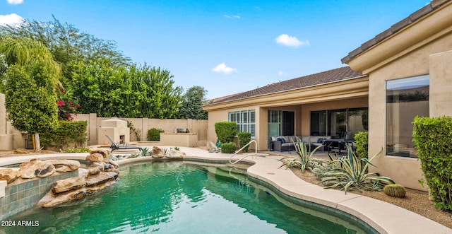 view of swimming pool featuring a fenced backyard, an outdoor hangout area, a patio, and a fenced in pool