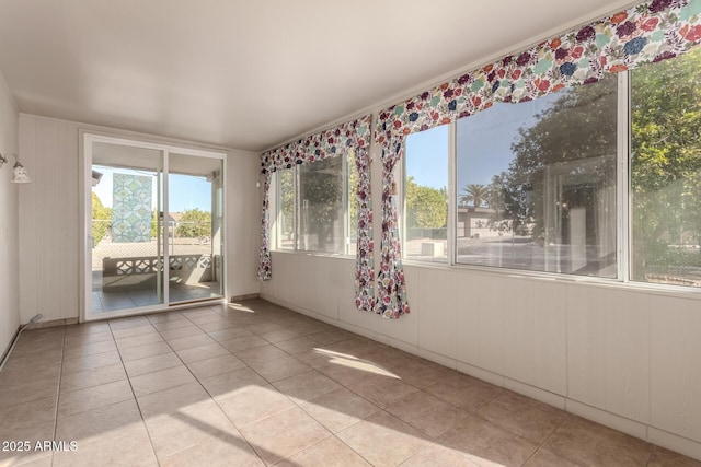 spare room featuring light tile patterned floors