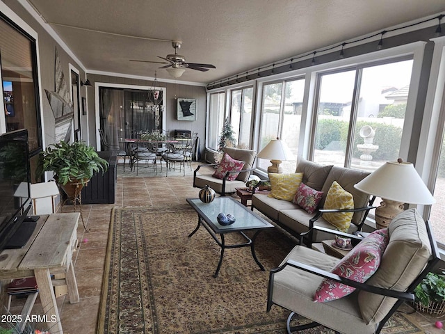 sunroom with ceiling fan