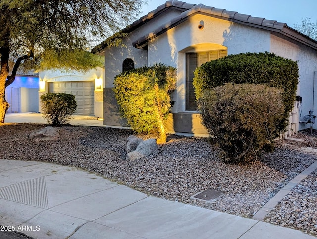 view of front facade featuring a garage