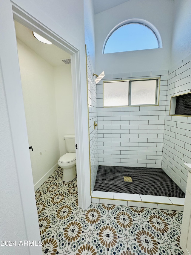5984 W Geronimo Ct, Chandler, AZ 85226 - full bathroom with visible vents, baseboards, a tile shower, toilet, and tile patterned flooring