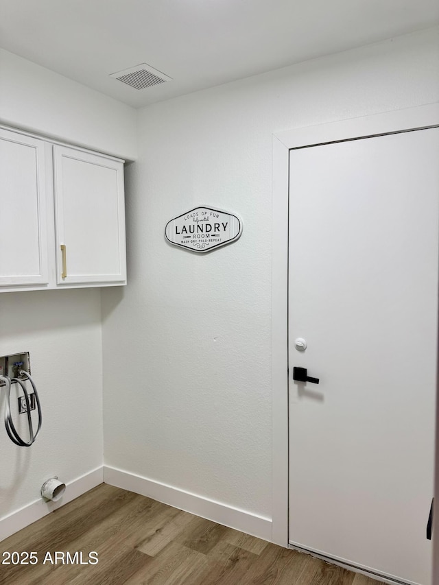 5984 W Geronimo Ct, Chandler, AZ 85226 - clothes washing area with visible vents, washer hookup, baseboards, wood finished floors, and cabinet space