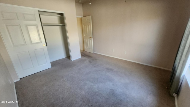 unfurnished bedroom with carpet flooring and a closet