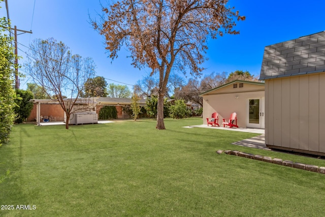 view of yard featuring a patio area